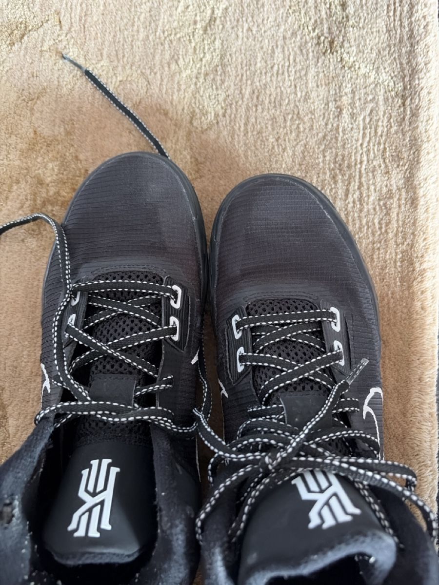 Nike Herrenschuhe: Nike Kyrie Flytrap Basketball Shoes  – Neu (gemäss Beschreibung) aus Freienbach von lin_5lbb 5