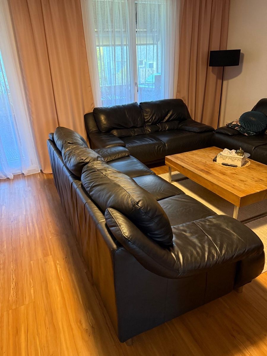 Sofas: Sofa set 3 und 2 sitzer echtleder gratis schwarz – Gebraucht aus Rümikon AG von kar_8vy5 2