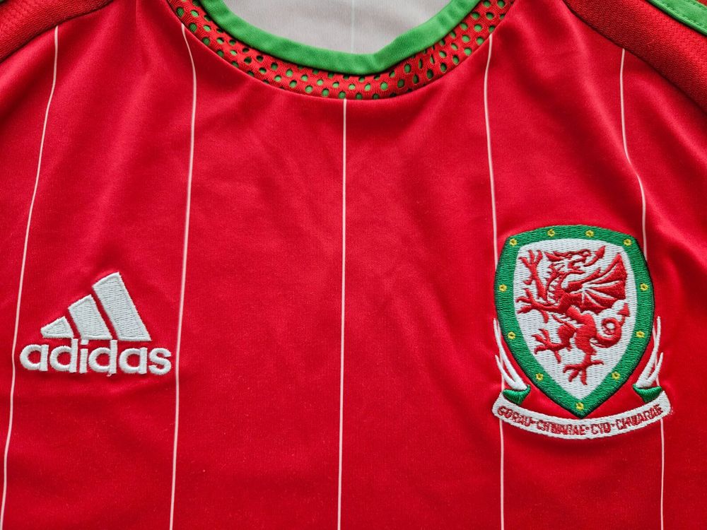Adidas Maillots de corps & Pantalons: Trikot Wales adidas Grösse S Fussball – D'occasion à Niederrohrdorf par United-Village-Trade 1