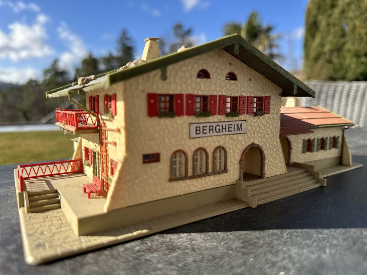Faller Modellini di ferrovie: Faller B-108 Bahnhof Bergheim – Usato da Lupsingen venduto da New-Haven 1