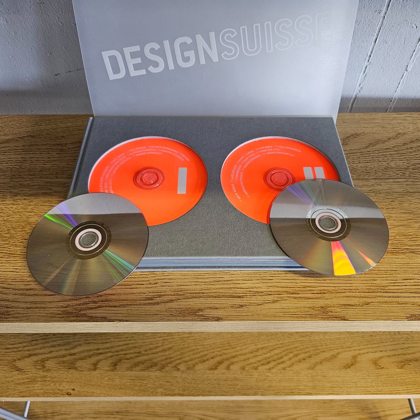 Libri: Design Suisse Buch2005 SRG Buch mit DVD – Usato da Nottwil venduto da Wondewa-Shop
