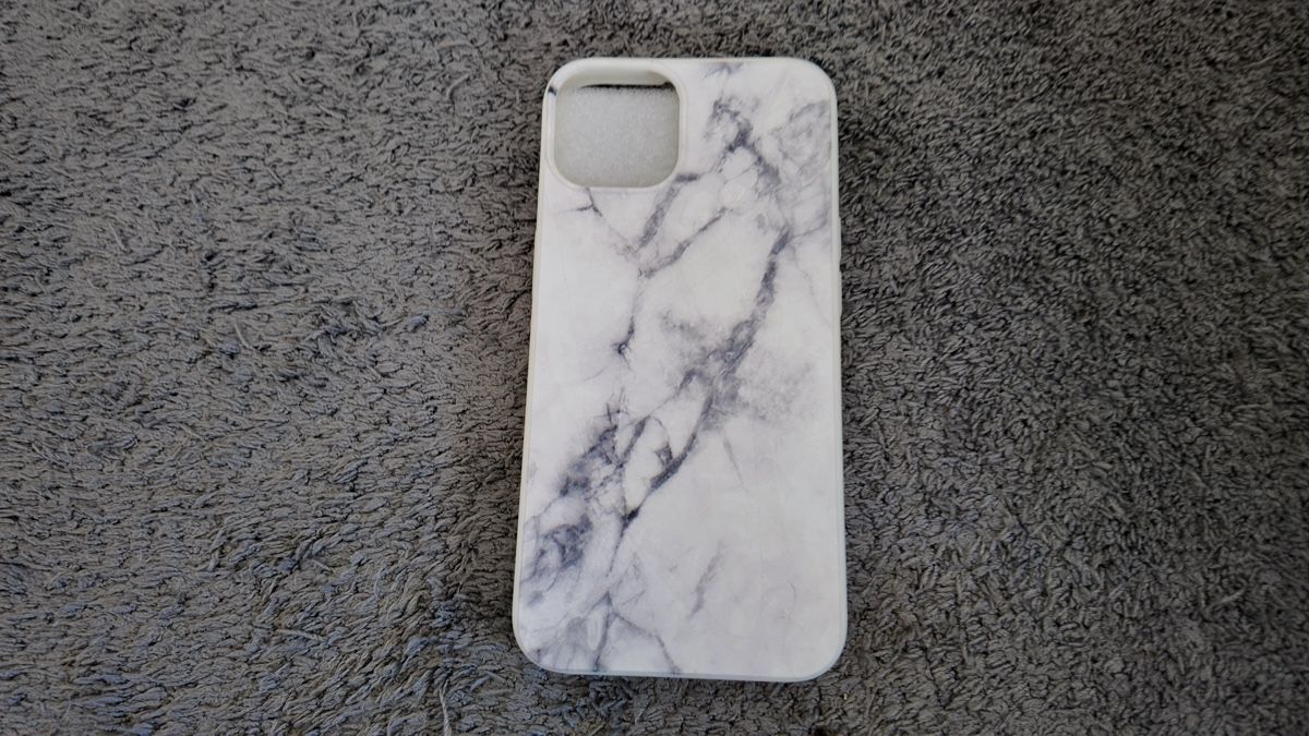 Covers & Schutzfolien: Coque d’Iphone 13 marbrée solide – Neu und originalverpackt aus Denges von val_j8w7