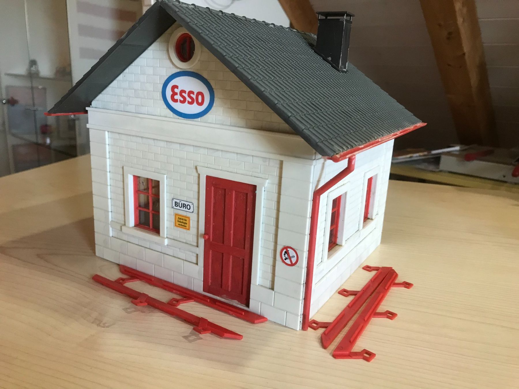 Piko Modellini di ferrovie: Esso Büro – Usato da Zollbrück venduto da WesternSaloon