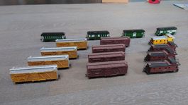 Lot 24 wagons et 4 locomotives HO