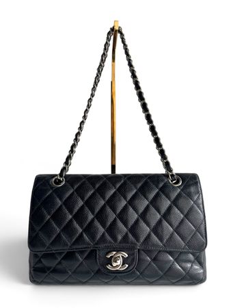 CHANEL Caviar Quilted Medium Double Flap Tasche