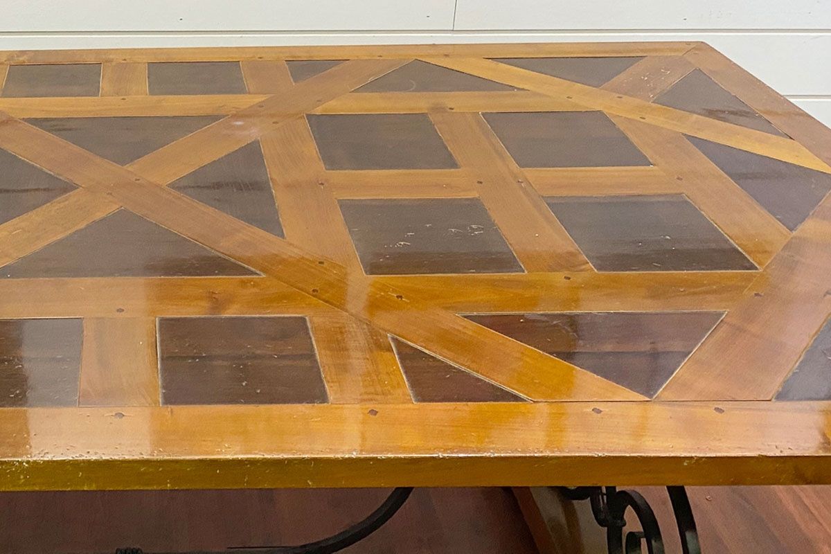 Tavoli: Einmaliger Holztisch mit Eisengestell – Usato da Ballwil venduto da ClassicGallery 4