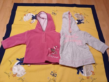 2 Baby-Jacken (Mädchen) mit Kapuze, Gr. 68, Top Zustand