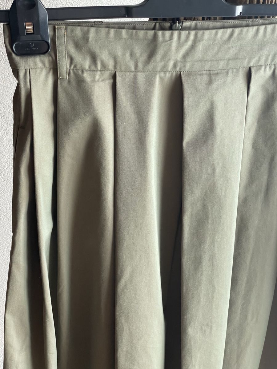 Max Mara Gonne: 'S MaxMara Faltenrock Khaki 40 – Usato da St. Moritz venduto da hdj_dd7v 1