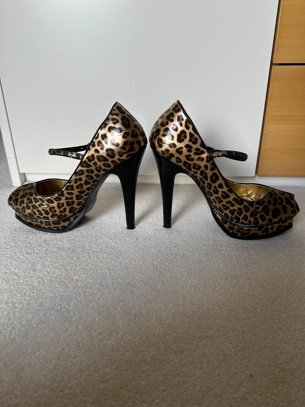 Damenschuhe: Pinup Couture Leopard Heels – Gebraucht aus Sevelen von per_w85c 1