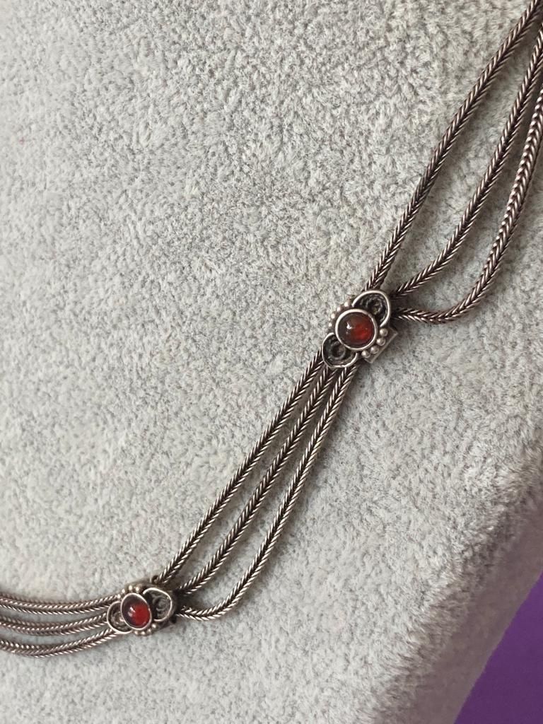 Catenine: Schlangenkette 3fach weinrote Elemente (45cm) – Usato da Dittingen venduto da Bijoubelle 2
