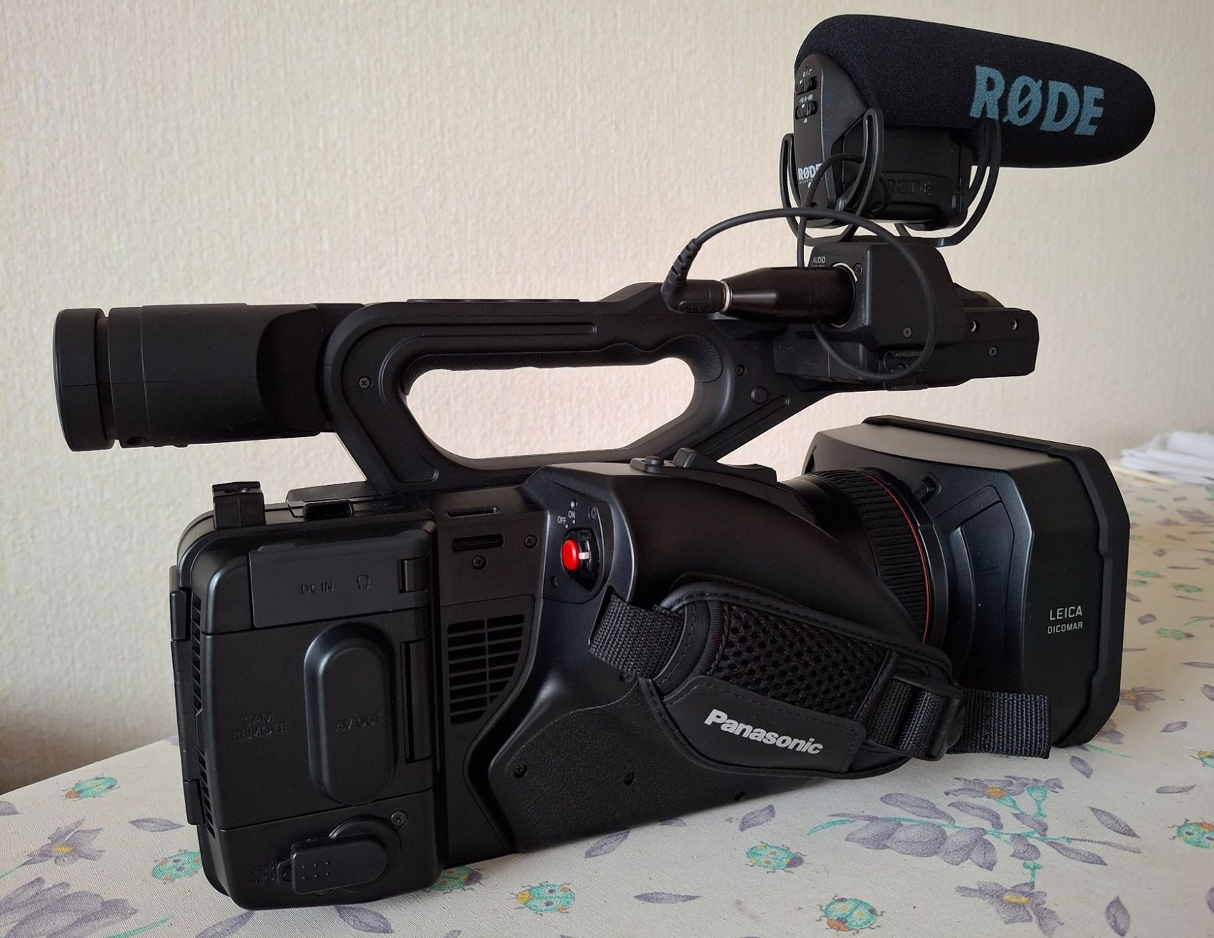 Panasonic Videocamere: Professioneller Panasonic 4K Camcorder HC-X1 – Usato da Niederhasli venduto da elise_sr2 2