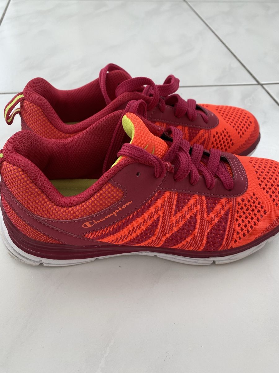 Champion Scarpe da donna: Champion Turnschuhe Grösse 38.5 – Usato da Gümligen venduto da zeusone1 1