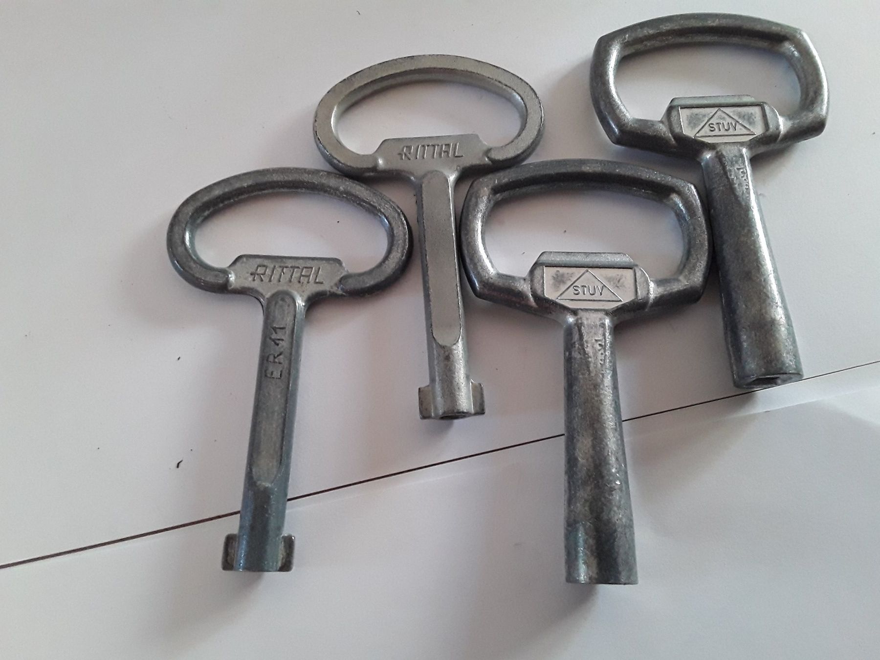 Chiavi: Schaltschrank Schlüssel – Usato da Kappel SO venduto da kaktus4616