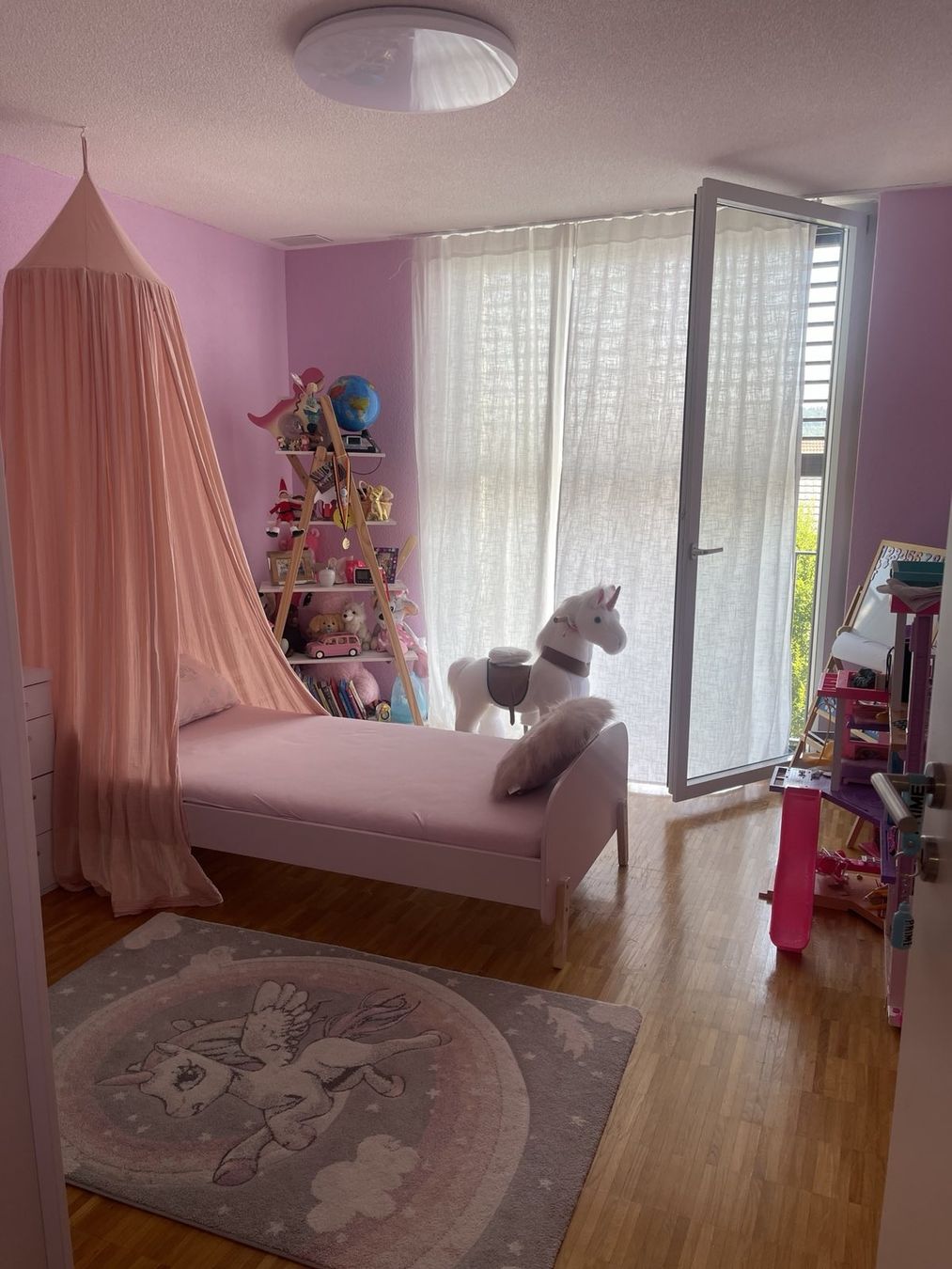 Pfister Betten: Kinderbett rosa mit matraze – Gebraucht aus Dintikon von buc_6l9q
