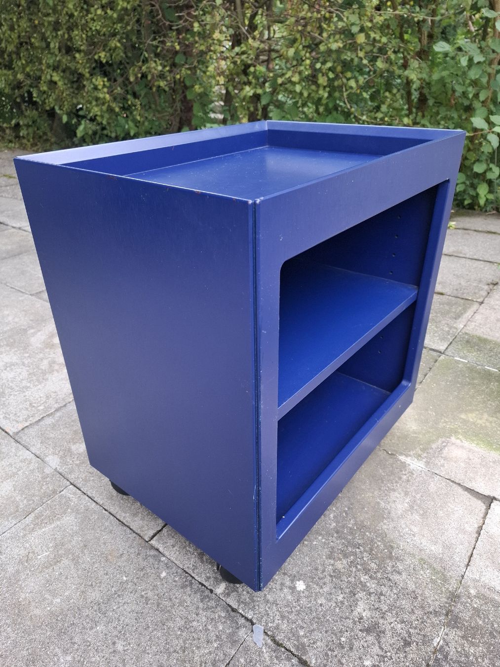 Regale: Regal blau mit Ablagefach auf Rollen – Gebraucht aus Horw von Supervannie 2