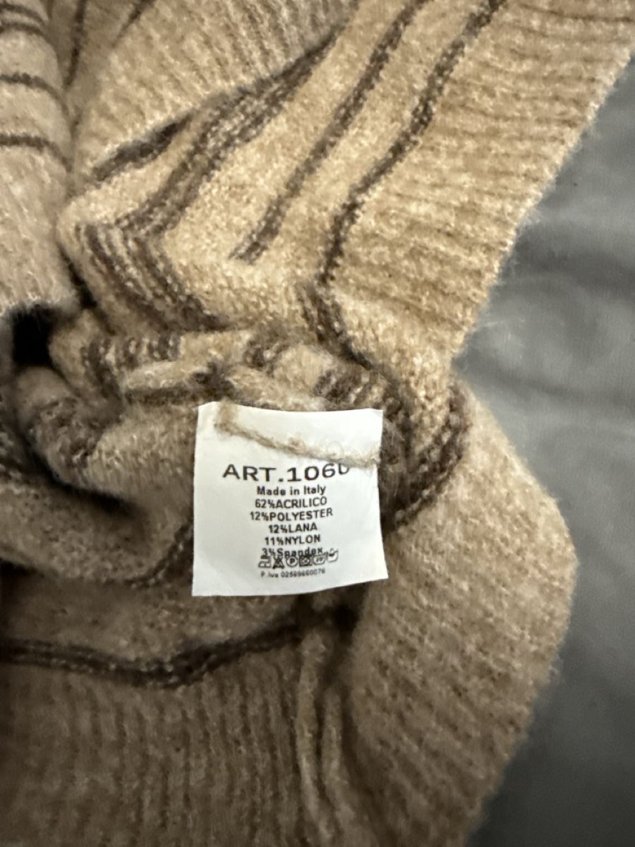 Maglioni & Felpe: Italian Striped Knit Sweater – Nuovo (secondo la descrizione) da Renens VD venduto da nan_8v9l 1