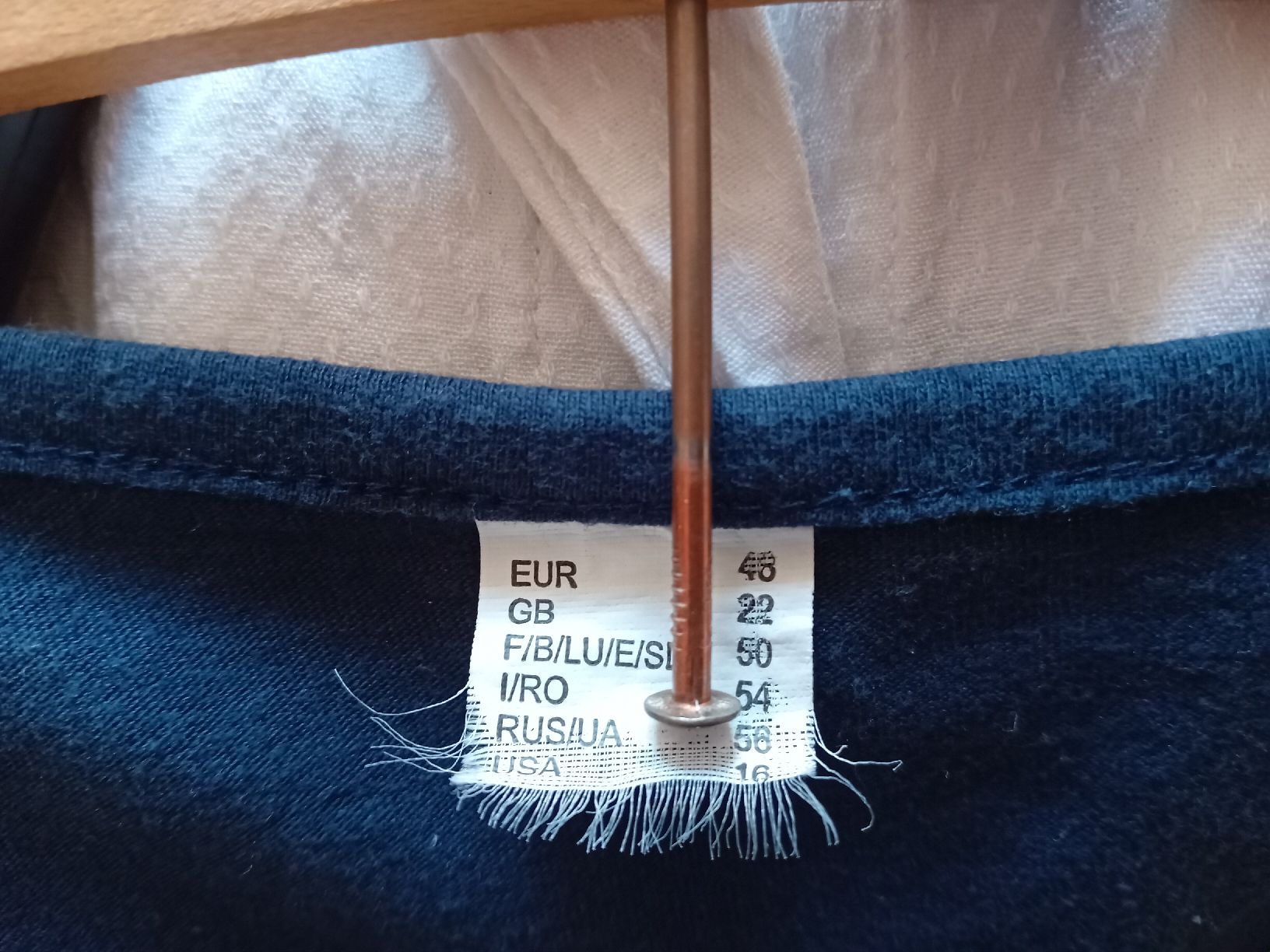 T-shirt: T-Shirt dunkelblau, Gr. 46 – Usato da Witterswil venduto da hele04 2