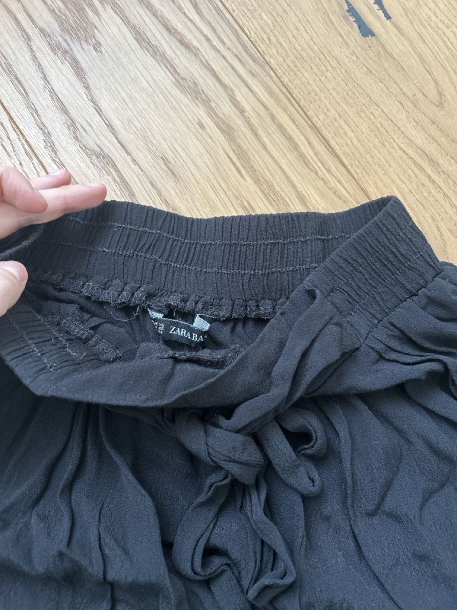 Zara Pantaloni: Short ZARA Basic Gr. XS – Usato da Fraubrunnen venduto da alne777 1