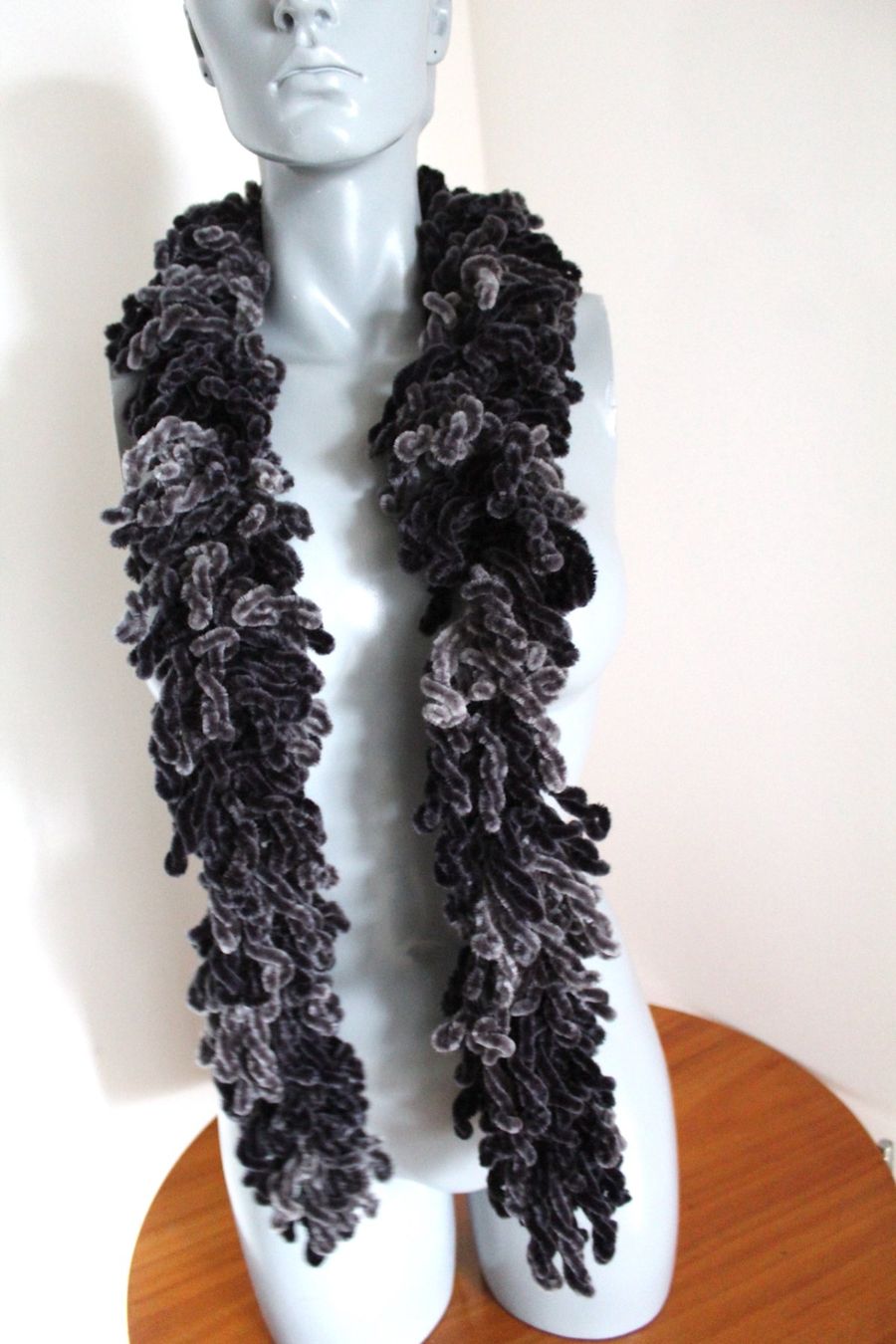 Foulard & Sciarpe: Flauschiger Damenschal – Usato da Locarno venduto da madame-tus-sauds 2