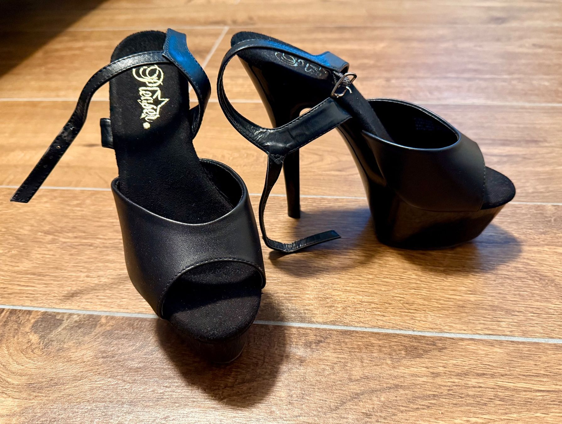 Scarpe da donna: Pleaser Heels – Usato da Fällanden venduto da Pilli91 1