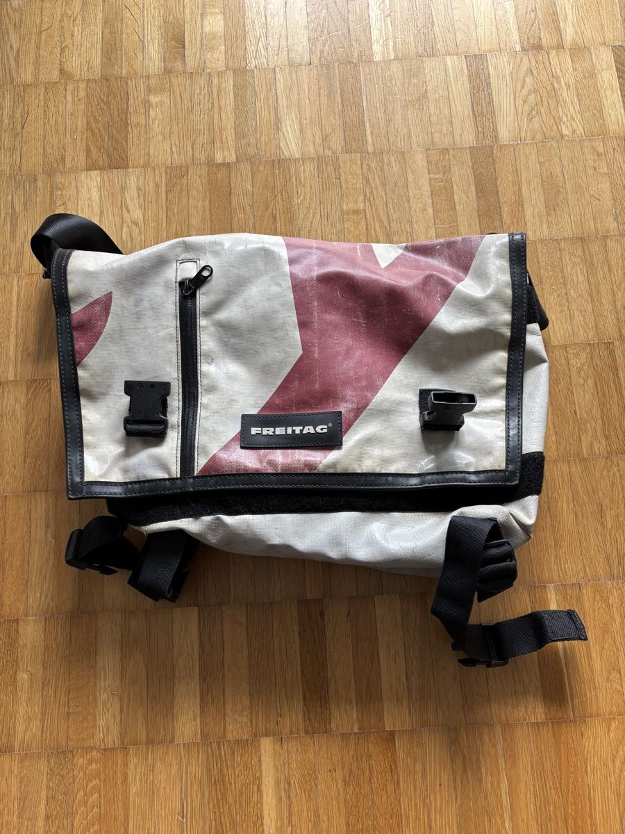 Freitag Borse: Freitag Messenger Bag – Usato da Uster venduto da ifree