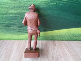 HOLZ-FIGUR MANN MIT TABAKPFEIFE HANDGESCHNITZT