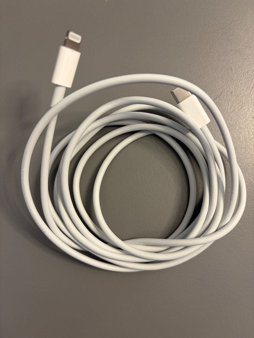 Apple Cavi: Original Apple Lade- und Datenkabel USB-C/Lightning 2m weiss – Usato da Steinmaur venduto da bikermac