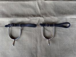 2 schöne Schwanenhalssporen mit Sporenriemen