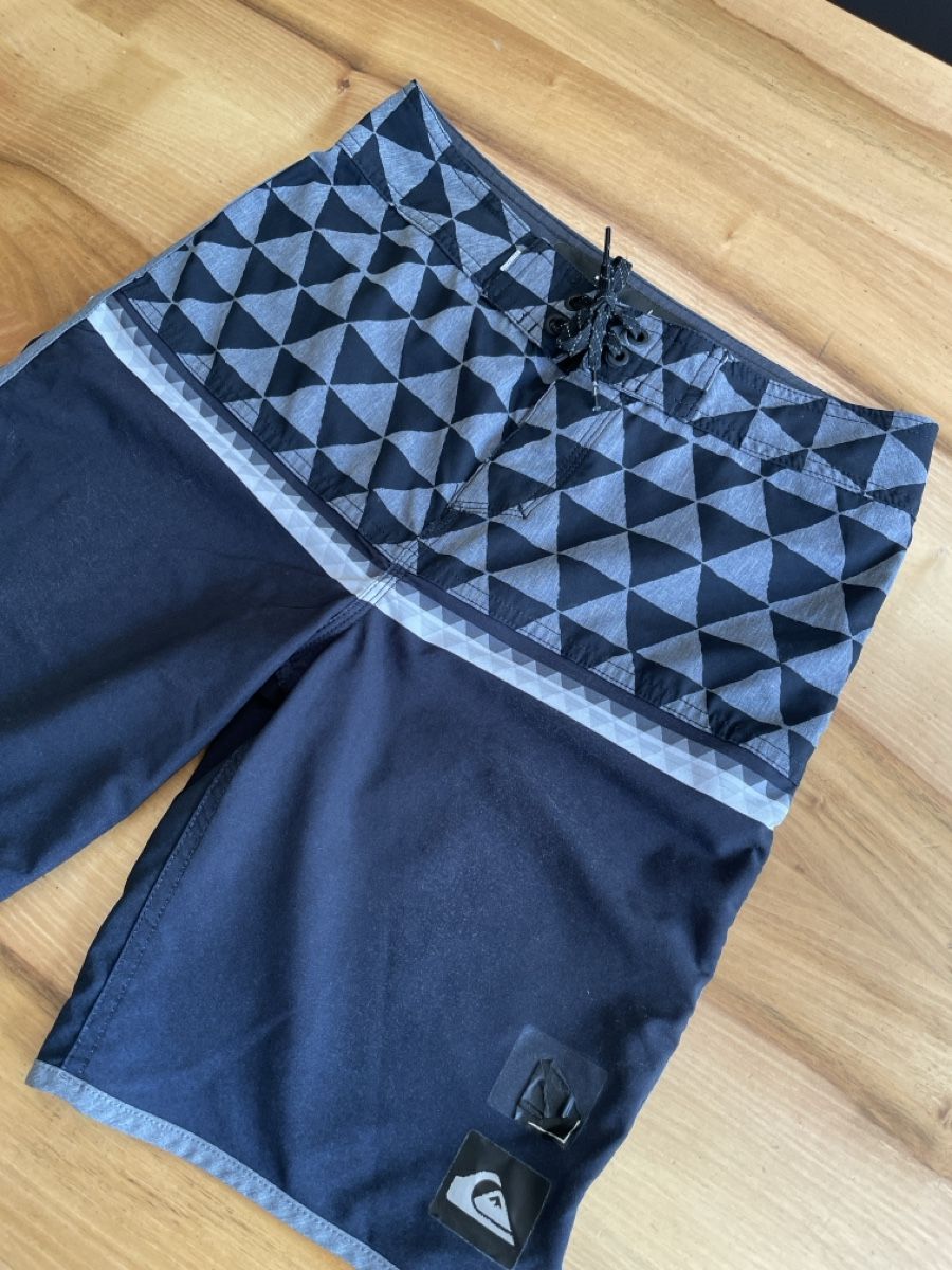Quiksilver Pantaloni: Quiksilver Boardshorts, Gr. 26, Jugendliche – Usato da Thalwil venduto da aponiko