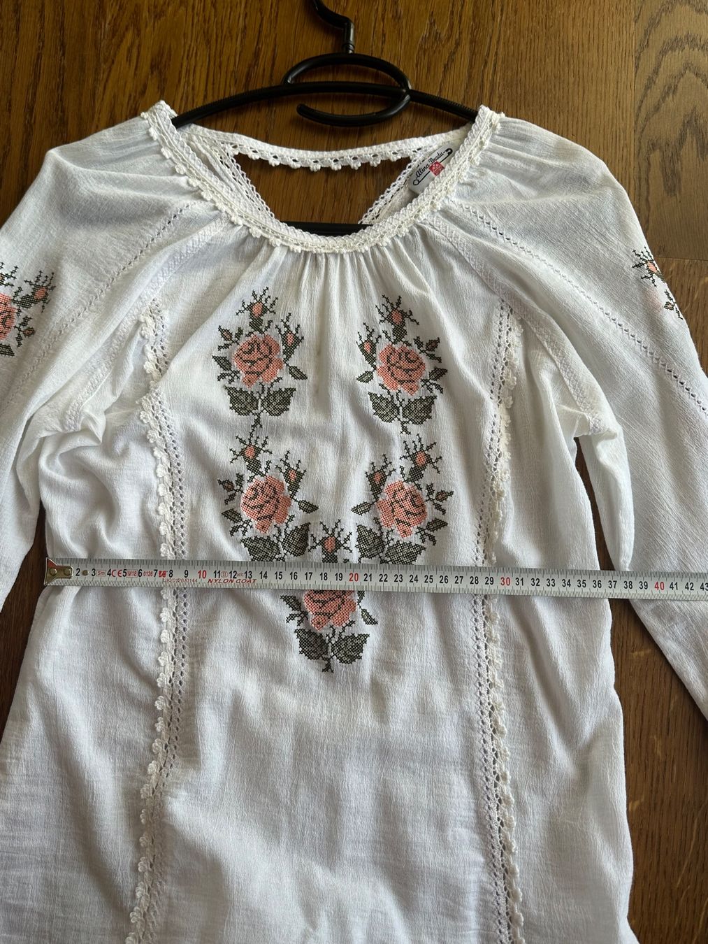 Chemisiers: Handbestickte Bluse XS – D'occasion à Zürich par anyka 4