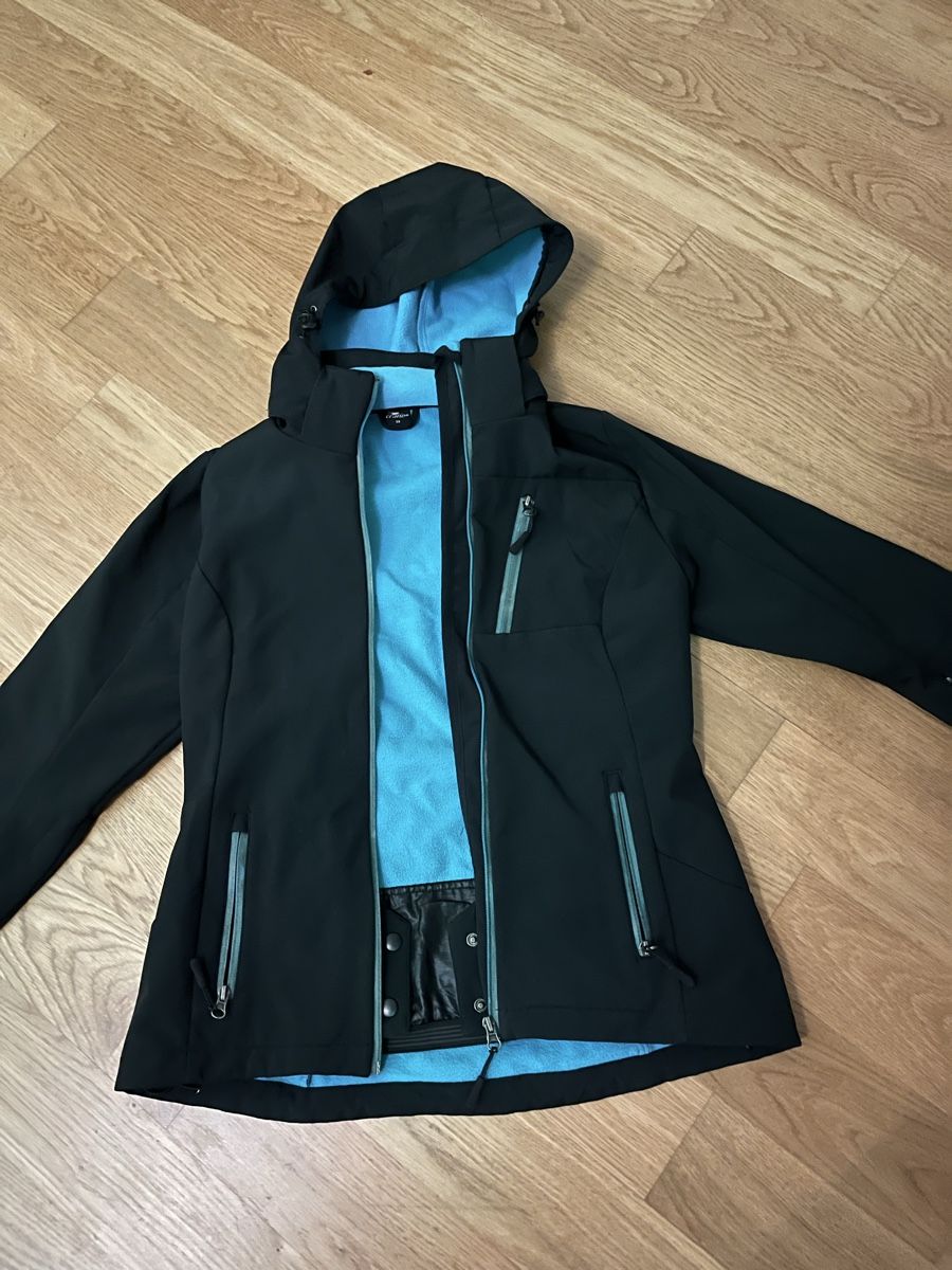 Giacche: Schwarze Softshell Jacke mit Kapuze, Gr. 38 – Usato da Zürich venduto da MariaSusanne