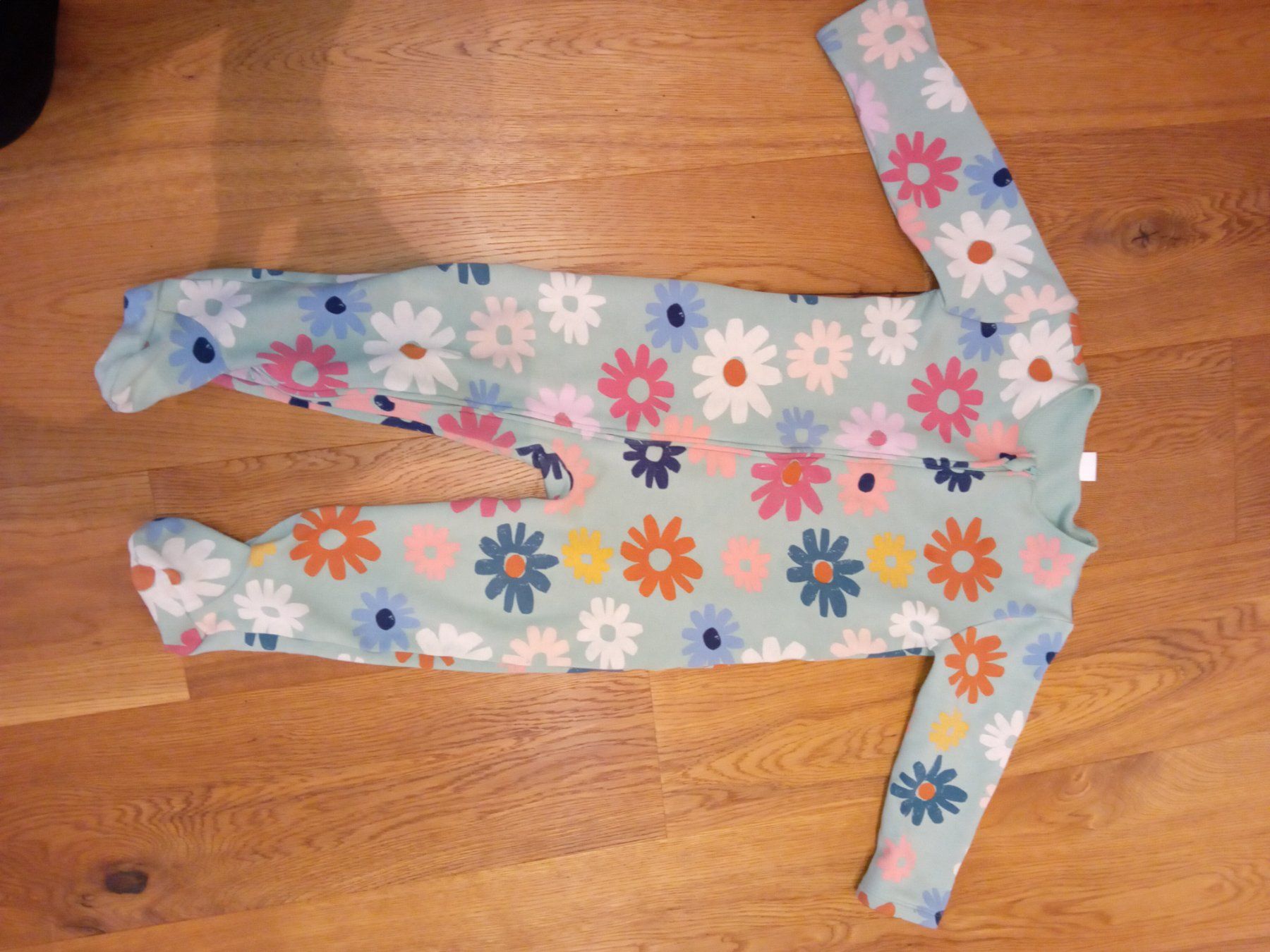 Next Tute: Blumen Pyjama / Overal Gr. 98 Next – Usato da Rothenthurm venduto da MasseyFerguson1150