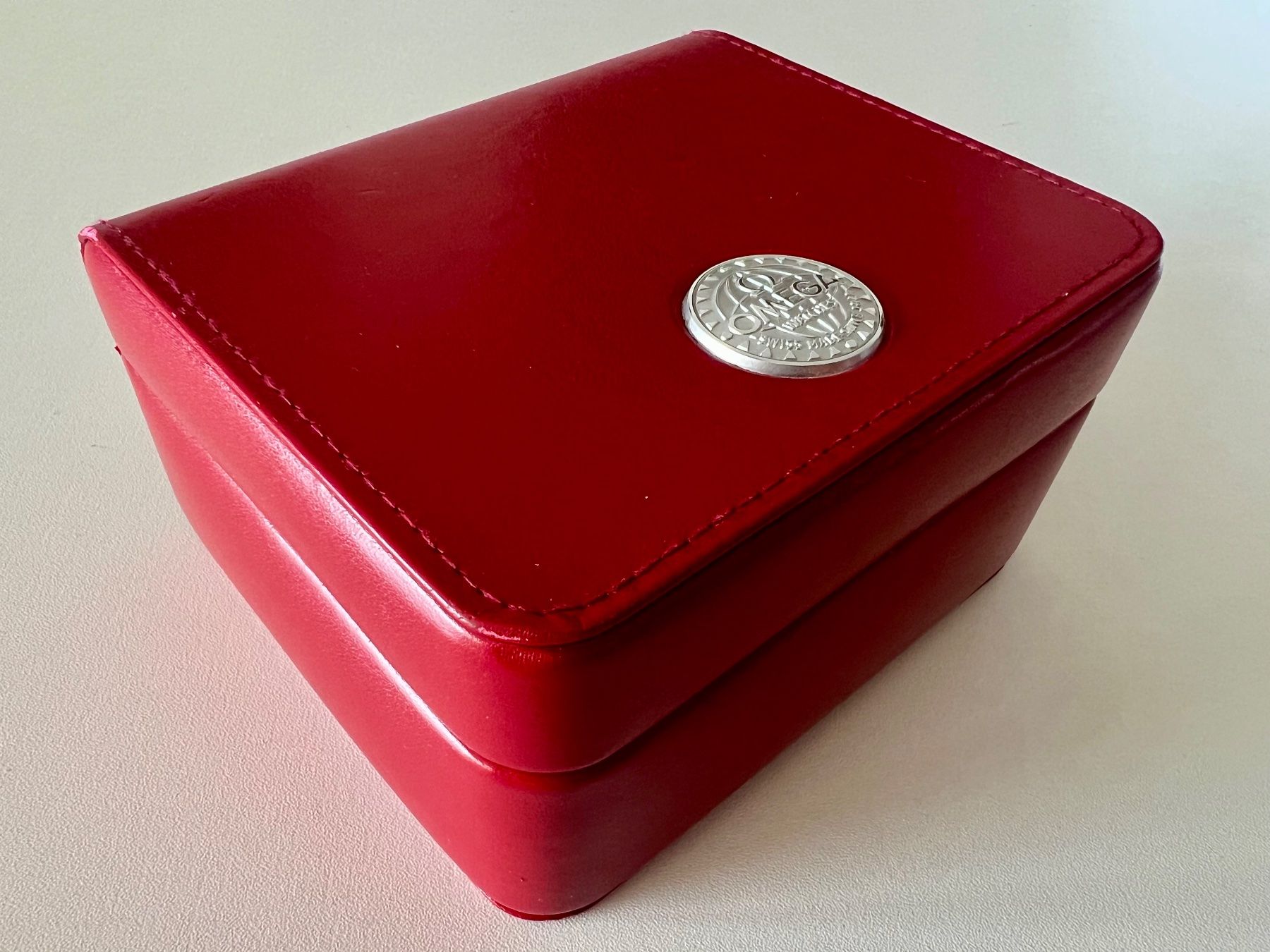 Omega Orologi: OMEGA red watchbox with outerbox and soft microfiber, 2000’s – Usato da Mont-sur-Lausanne venduto da vmi_ym5l 6