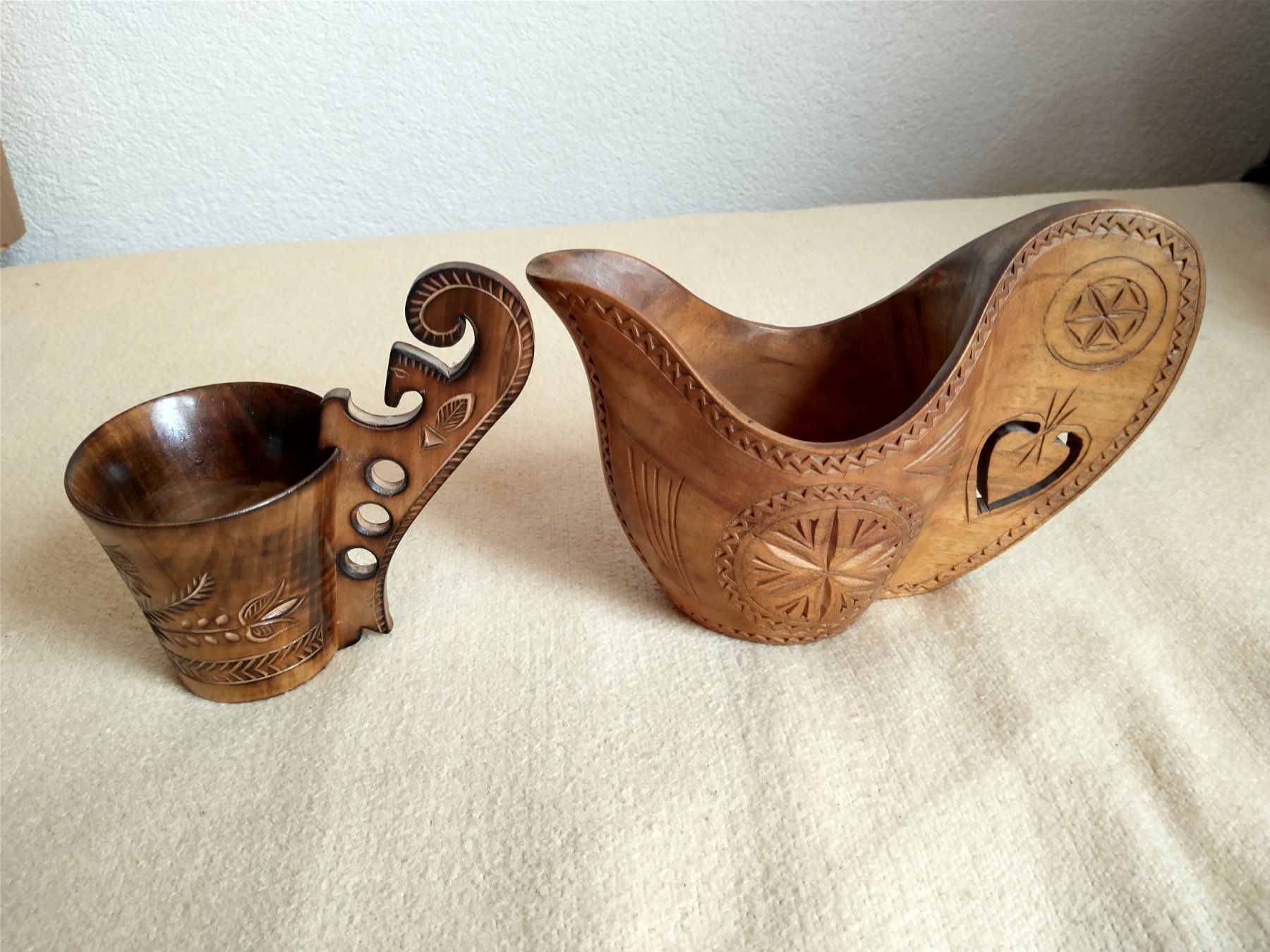 Set di piatti: Handgeschnitzte Holzgefässe, dekorativ – Usato da Löhningen venduto da Chimae67 2