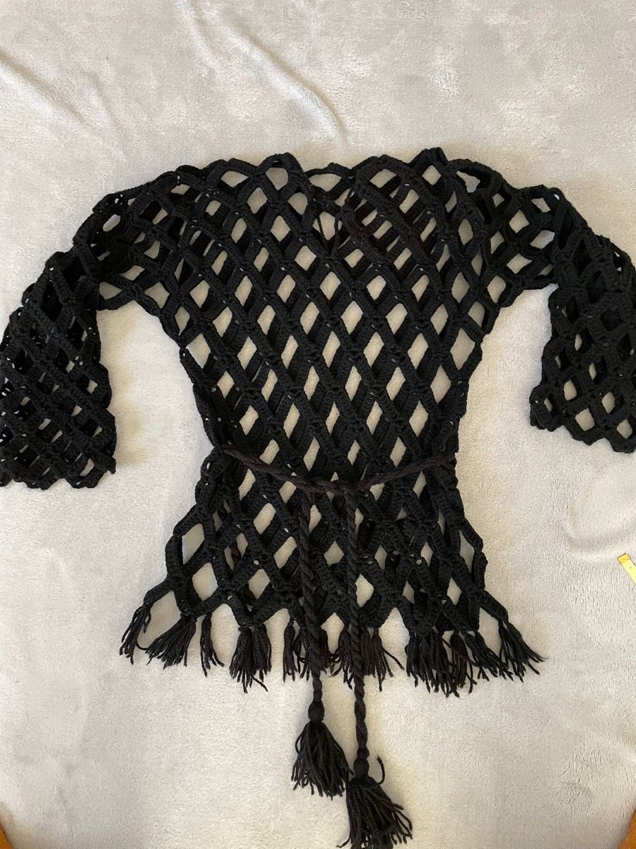 Bolero: Tunique en laine ajourée noire à franges, crocheté – Nuovo (secondo la descrizione) da Vuippens venduto da ale_6gkb