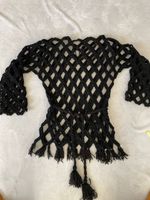Tunique en laine ajourée noire à franges, crocheté