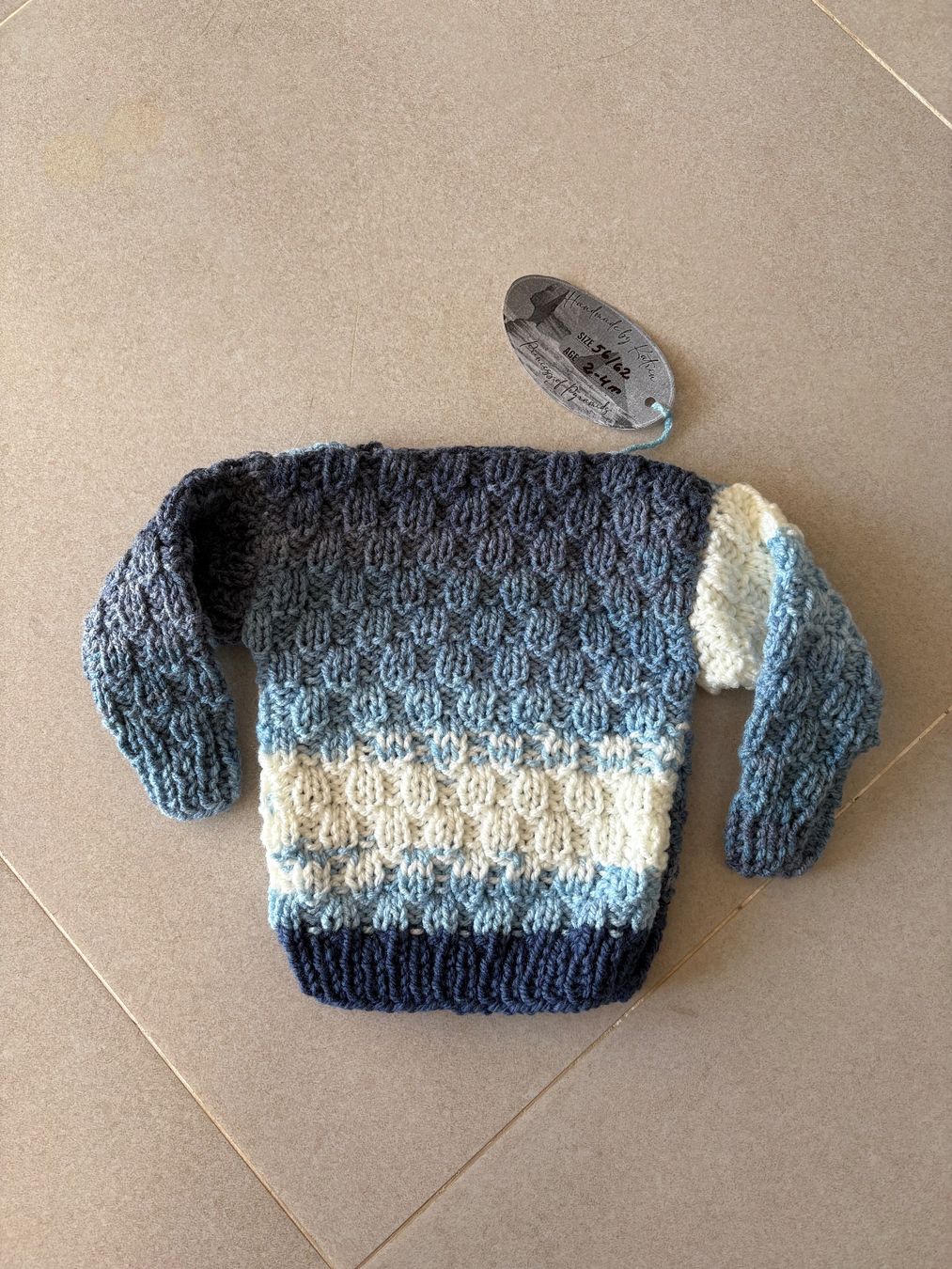 Pulls et sweat-shirts: Gestrickter Pullover Kinder Grösse 56-62 - Handmade – Neuf avec emballage d'origine à Basel par Tierschutz-Flohmi