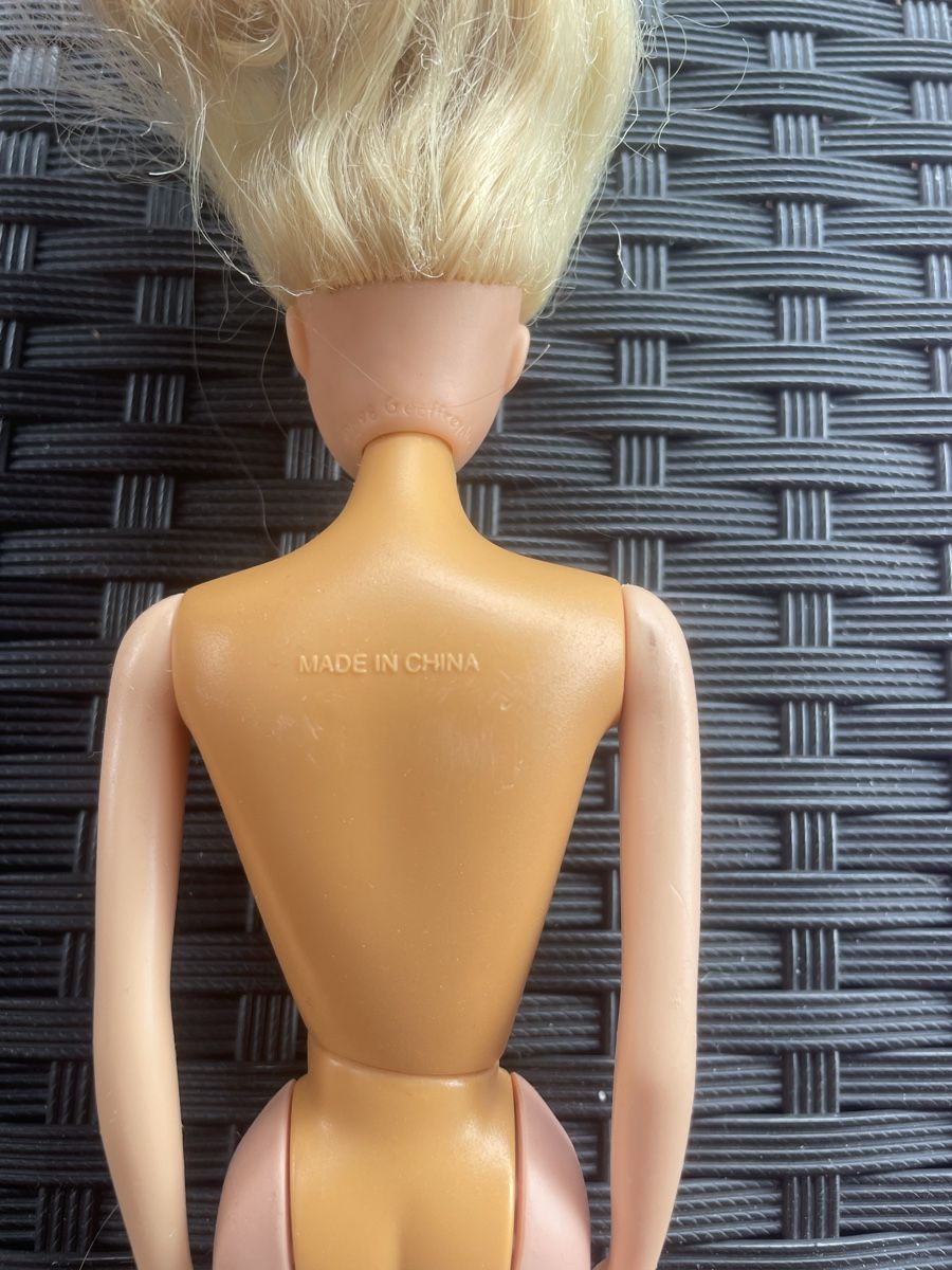 Bambole: 1990s Blonde Doll Figure Used Condition – Usato da Wolfhausen venduto da fairyyve 1