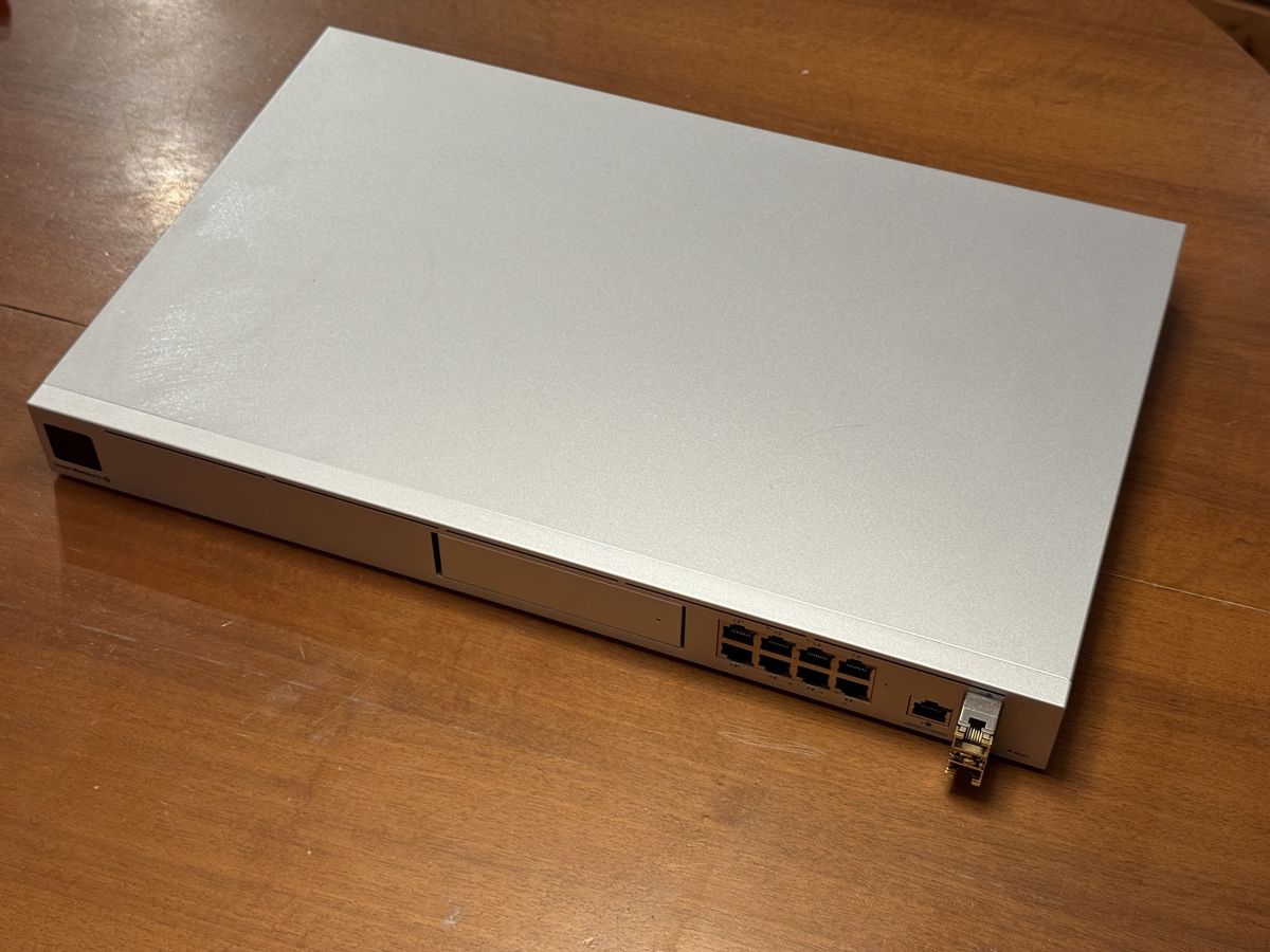 Ubiquiti Modem & Router: Dream machine se special edition UniFi  – Usato da Volketswil venduto da Vicobe 2