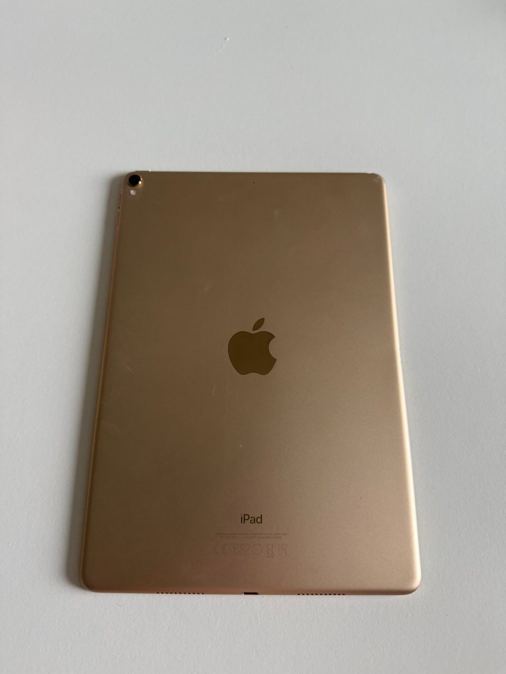 Apple Tablet PC: iPad Pro 10'5 Gerät Funktioniert, Einschalttaste Defekt – Difettoso da St. Margrethen SG venduto da Sykes 1