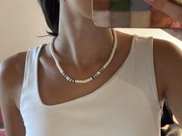 collier vintage avec détails bleu