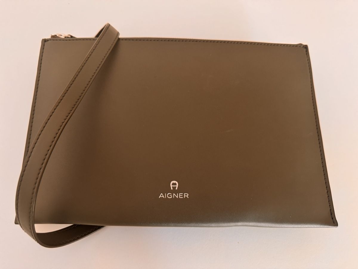 Aigner Borse da donna: Aigner Mila Umhängetasche – Nuovo (secondo la descrizione) da Benglen venduto da Maune