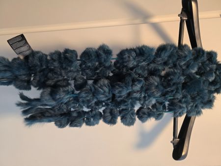Accessoire: CK Flauschiger Fellschal in Petrol/Blau