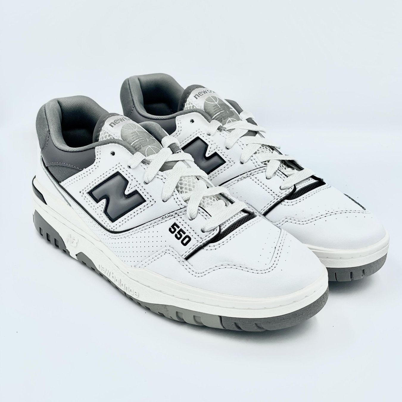 New Balance Scarpe da uomo: New Balance 550 White Dark Grey EU 41.5 – Nuovo e nell'imballaggio originale da Erlinsbach venduto da sasneakers
