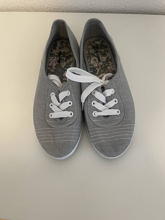 Scarpe da donna: Damen-Sneaker / Stoffschuhe  Gr. 38 – Usato da Glis venduto da SabrinaXA