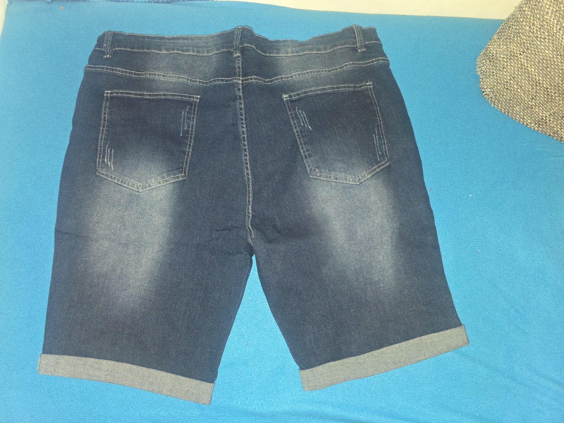 Jeans: Short en jean délavé, – Nuovo (secondo la descrizione) da Le Locle venduto da imperium-boutique 1