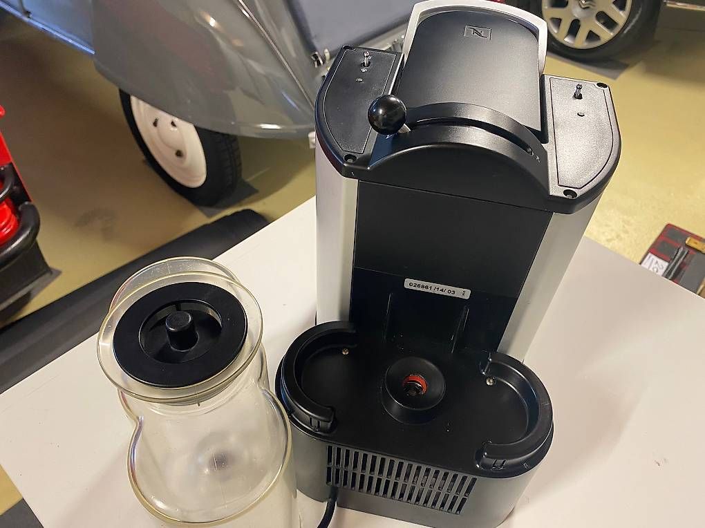 Macchine per caffè & Macchine per espresso: 1 Stk. Nespresso Maschine – Usato da Lengnau BE venduto da Swiiity