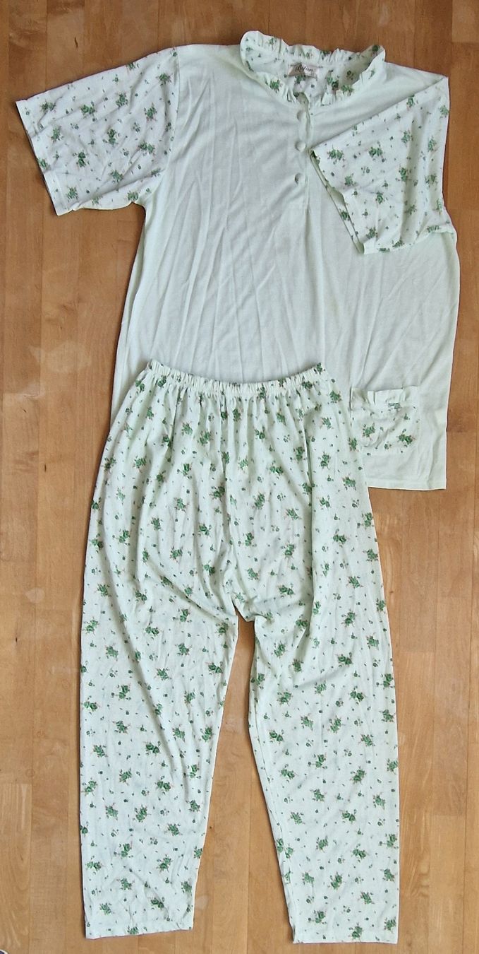 Negligees & Pyjamas: Pijama – Gebraucht aus Muri b. Bern von mlu_vgj7