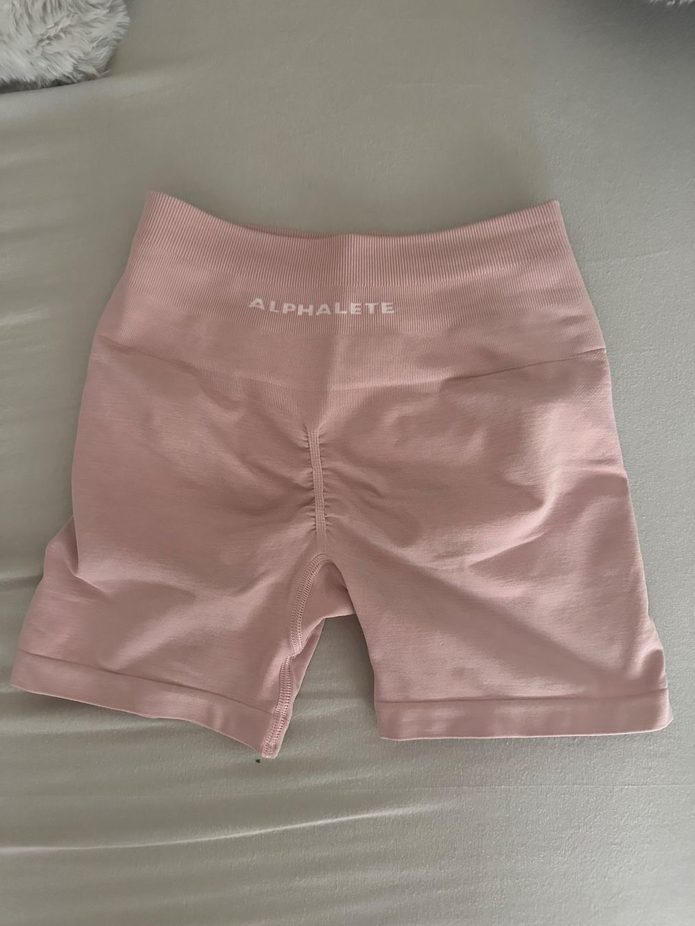 Alphalete Leggings: Alphalete shorts – Nuovo (secondo la descrizione) da Konolfingen venduto da gle_nbf9