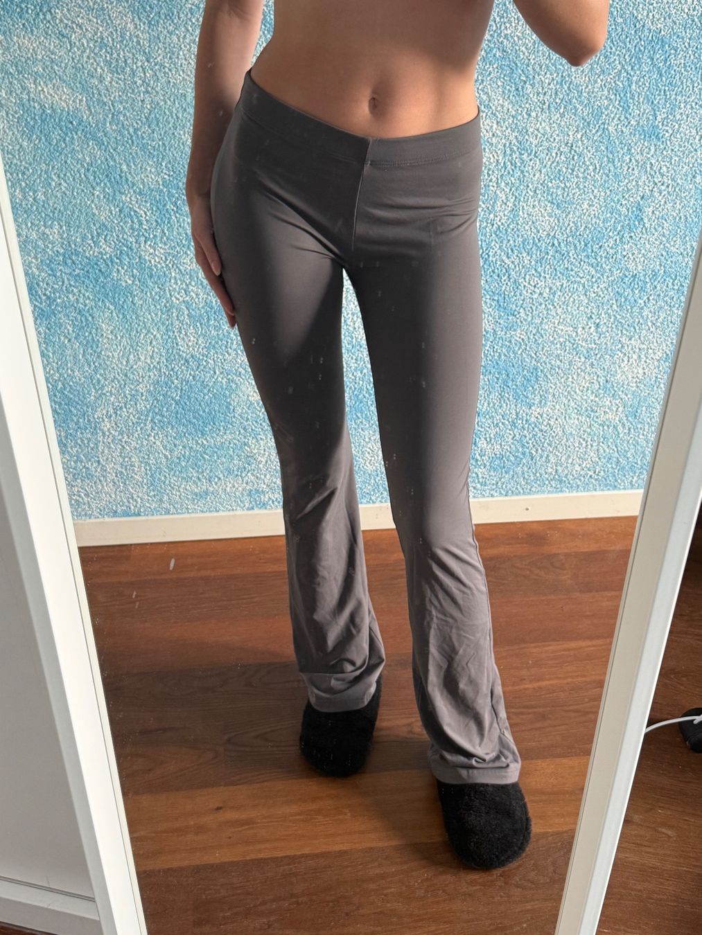 Leggings: Graue Venice Beach flared Sporthose M – Gebraucht aus Altendorf von am9j_nt